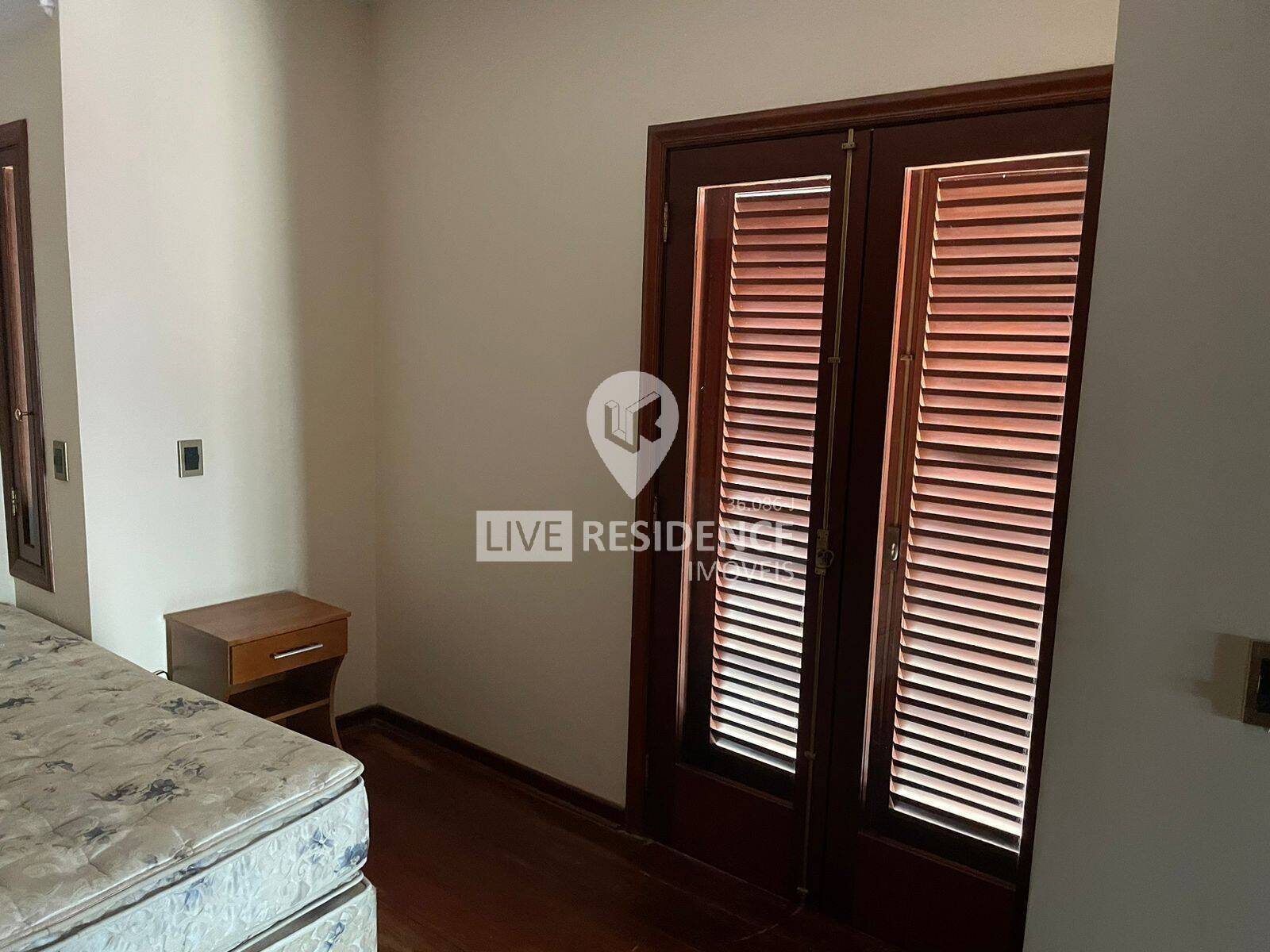 Casa à venda com 8 quartos, 991m² - Foto 4