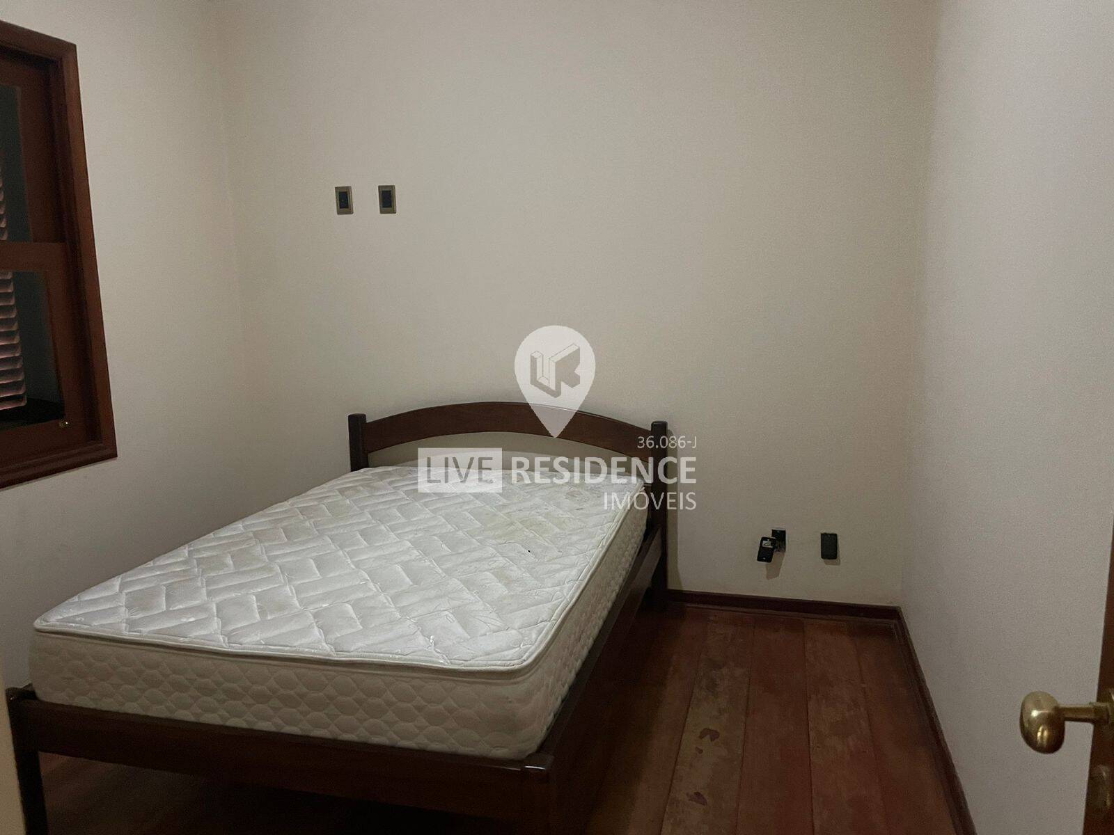Casa à venda com 8 quartos, 991m² - Foto 12