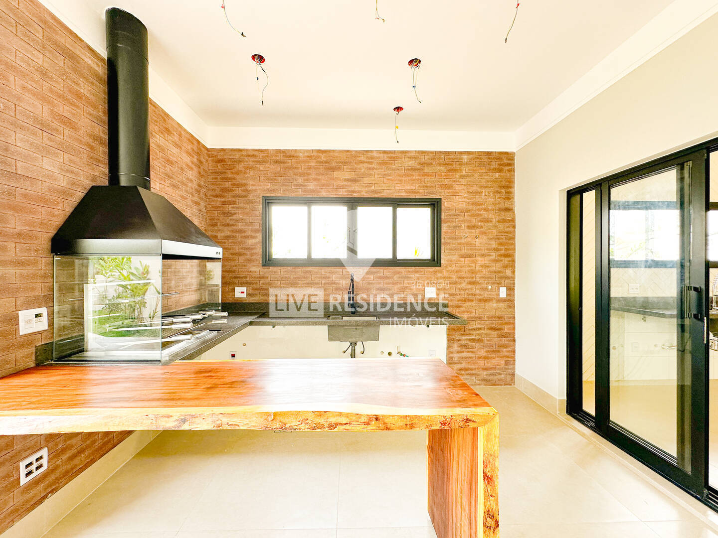 Casa à venda com 3 quartos, 223m² - Foto 2