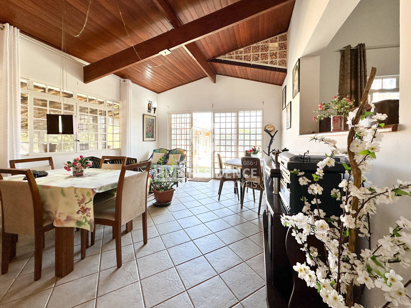 Casa à venda com 3 quartos, 254m² - Foto 8