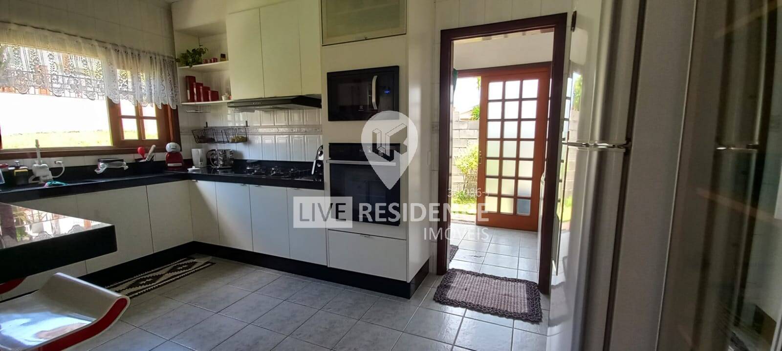 Casa à venda com 3 quartos, 260m² - Foto 4