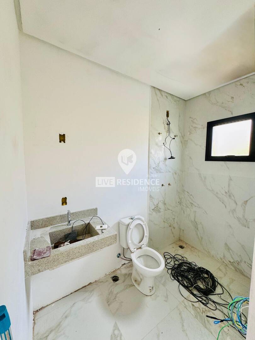 Casa à venda com 3 quartos, 220m² - Foto 14