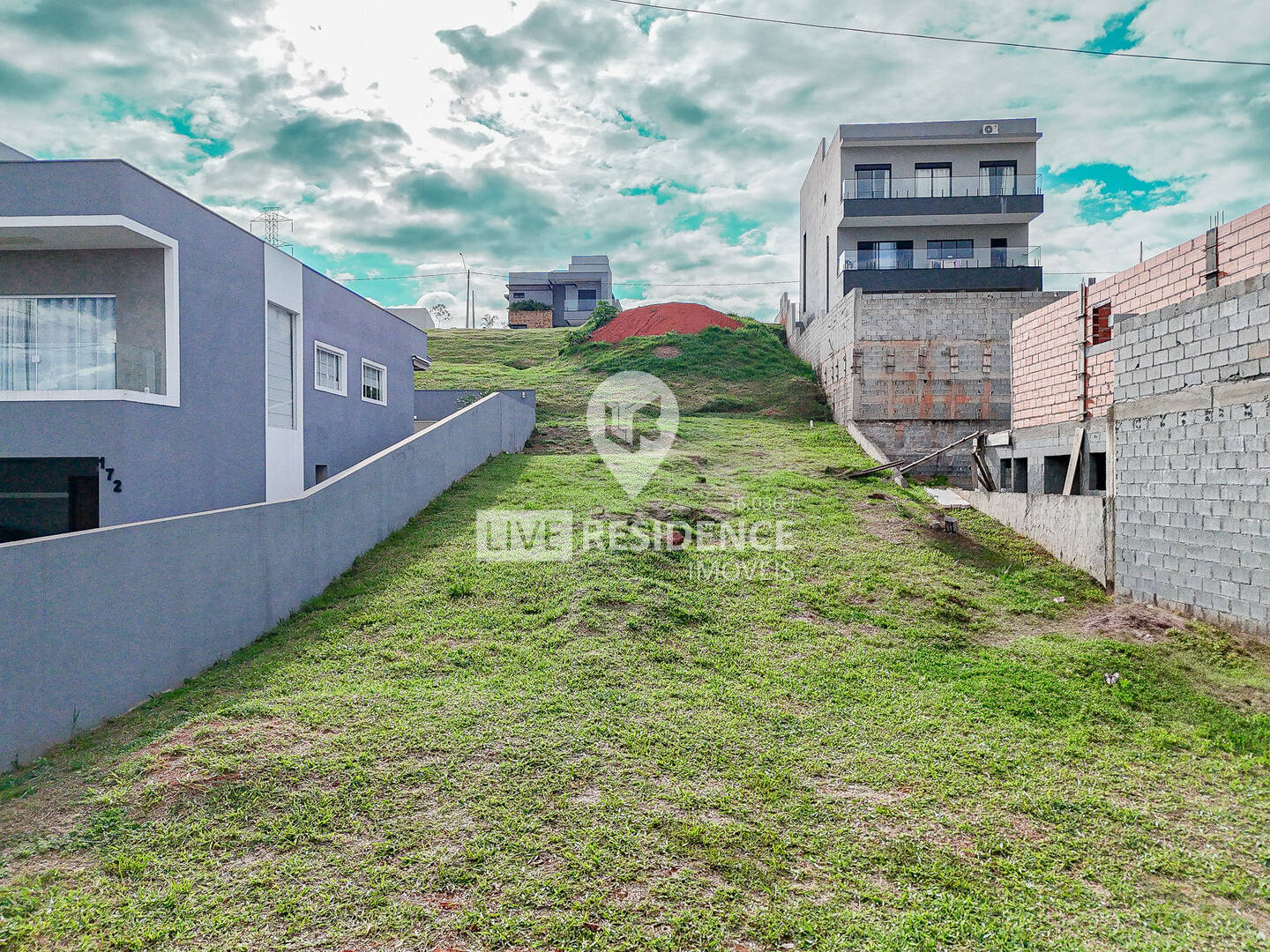 O terreno está localizado no Condomínio Terras da Fazenda em Itatiba, São P