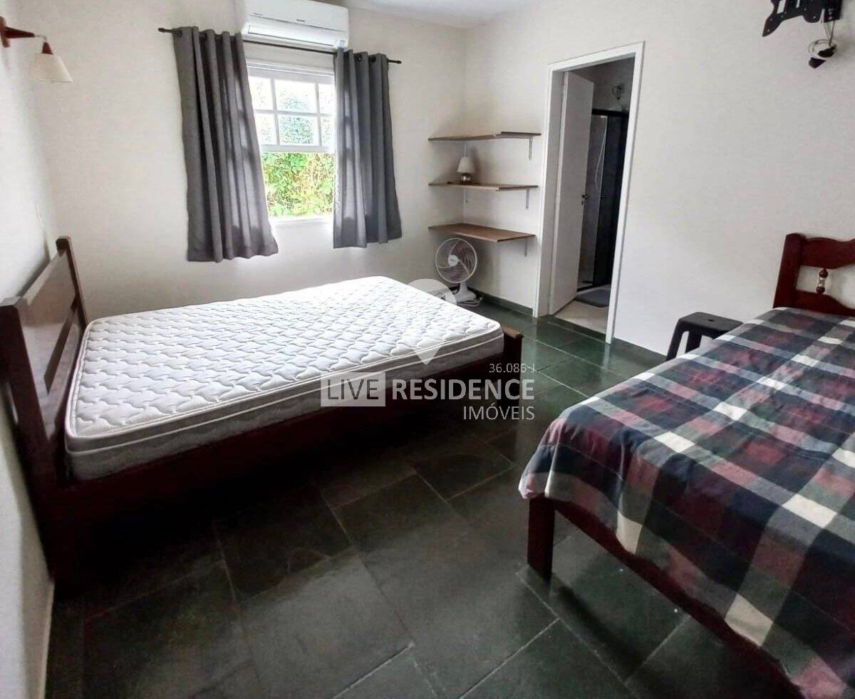 Casa à venda com 3 quartos, 336m² - Foto 2