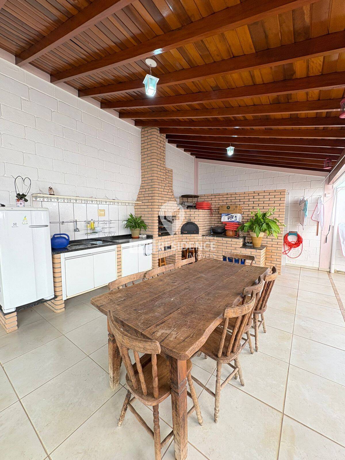 Casa à venda com 3 quartos, 163m² - Foto 1