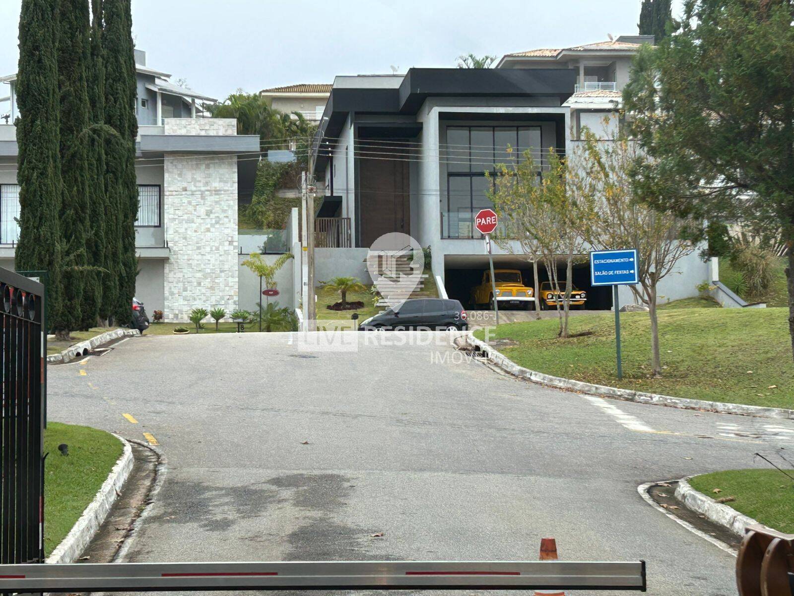 Casa à venda com 3 quartos, 335m² - Foto 8