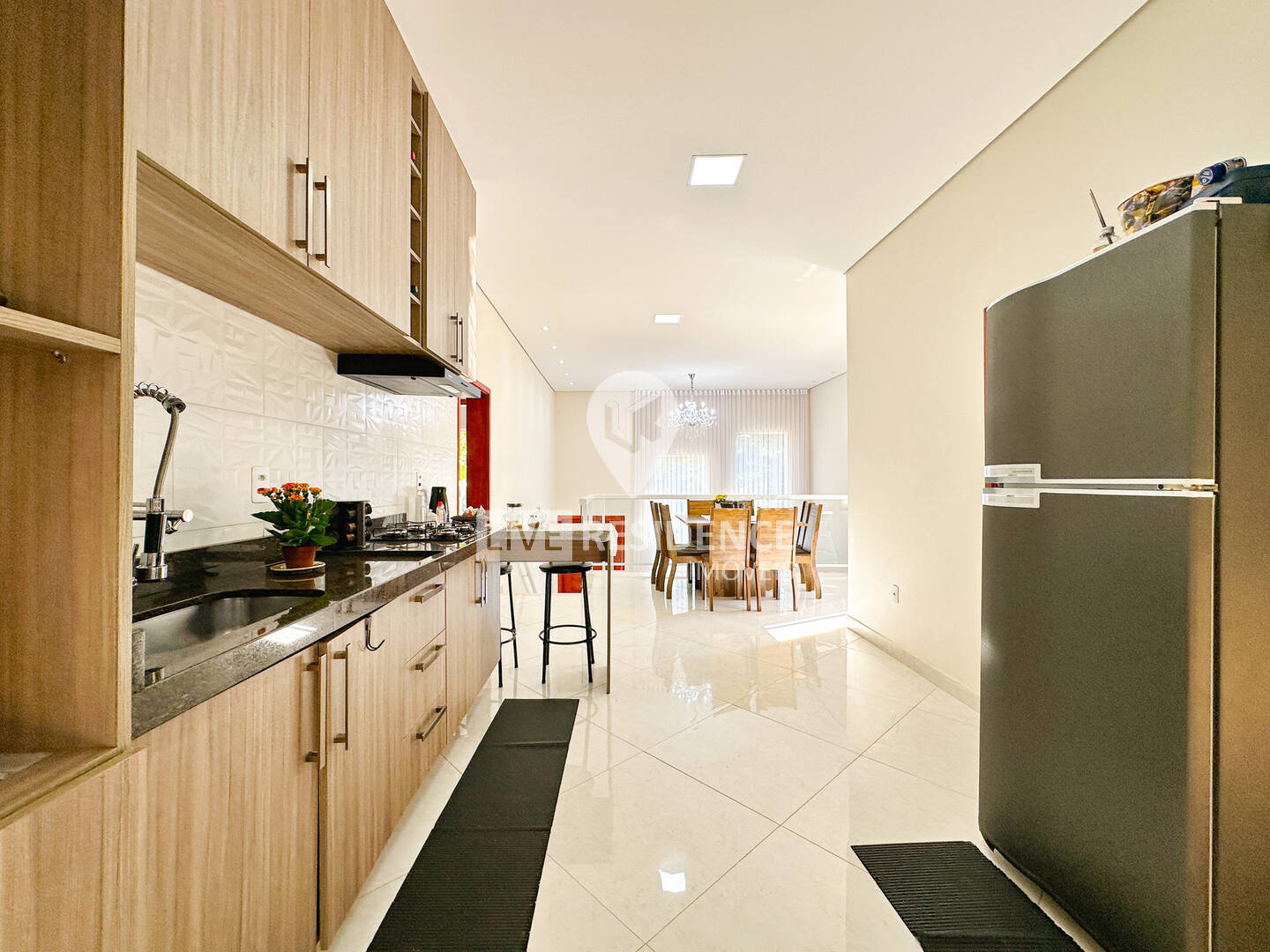 Casa à venda com 4 quartos, 200m² - Foto 13