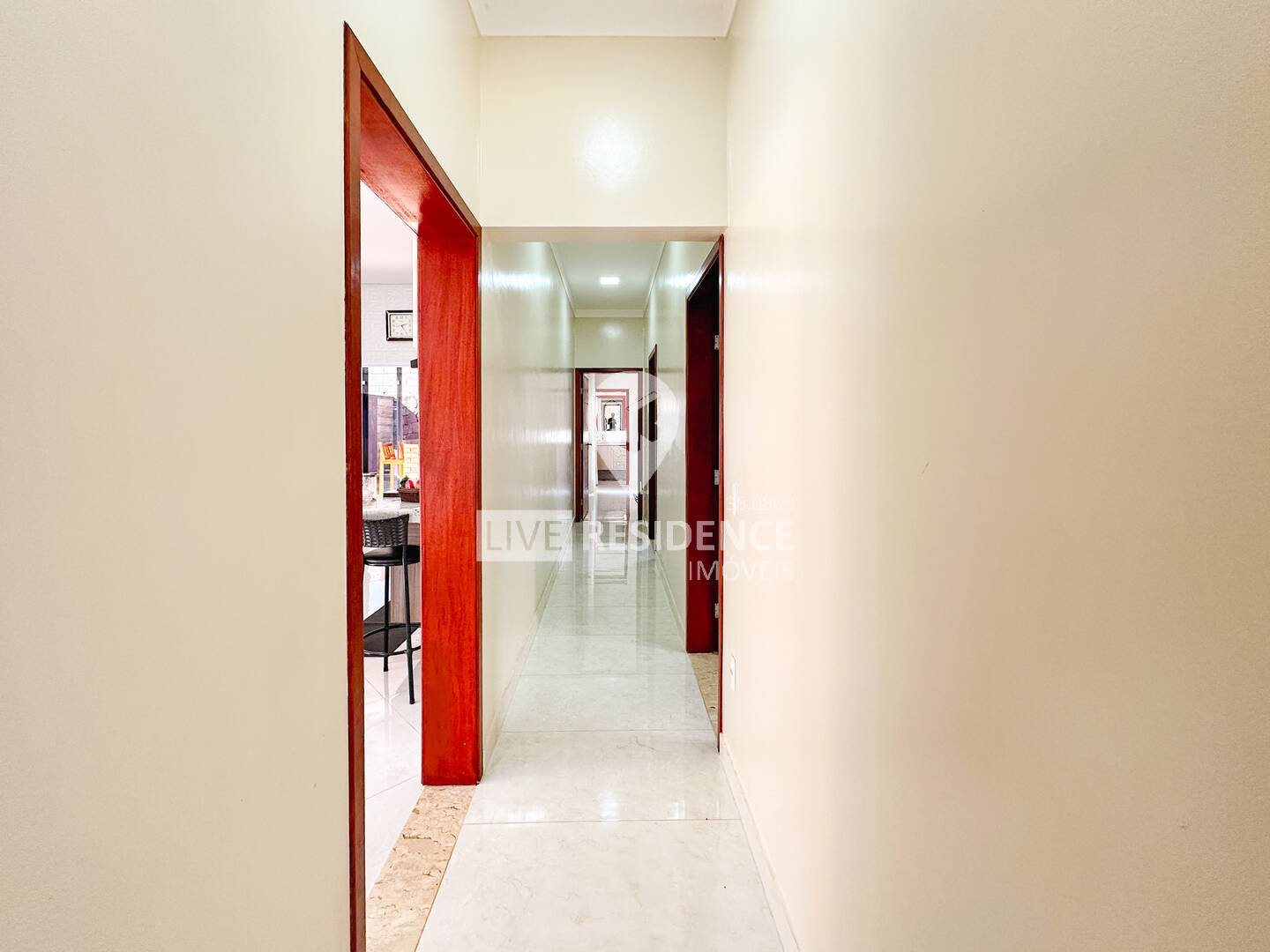 Casa à venda com 4 quartos, 200m² - Foto 14