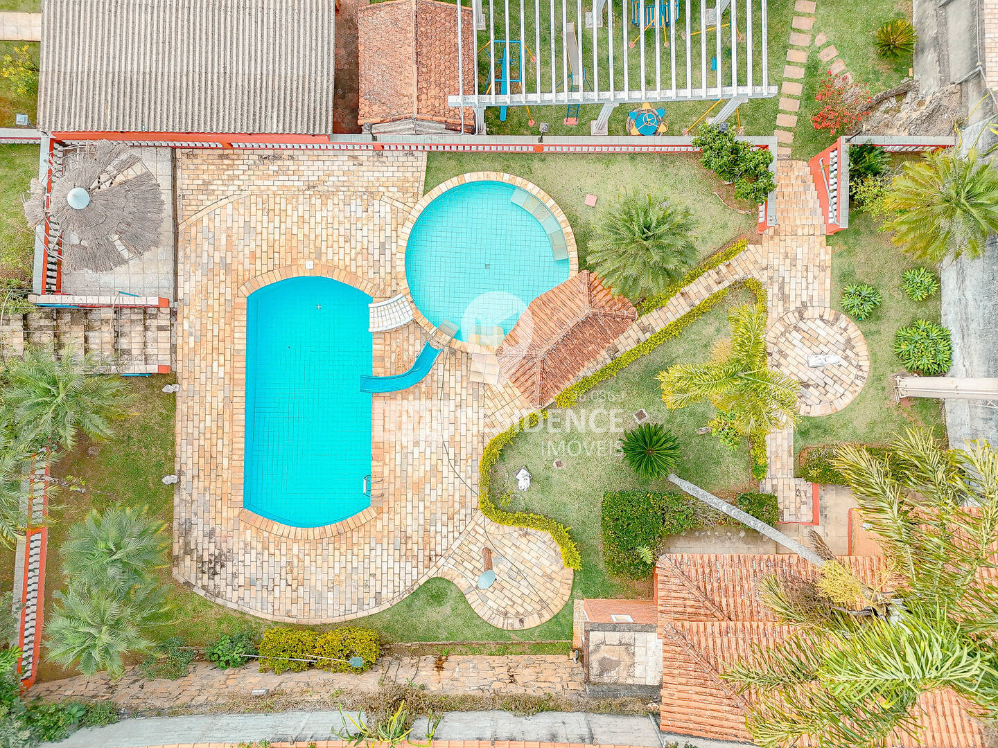 Casa à venda com 5 quartos, 426m² - Foto 4