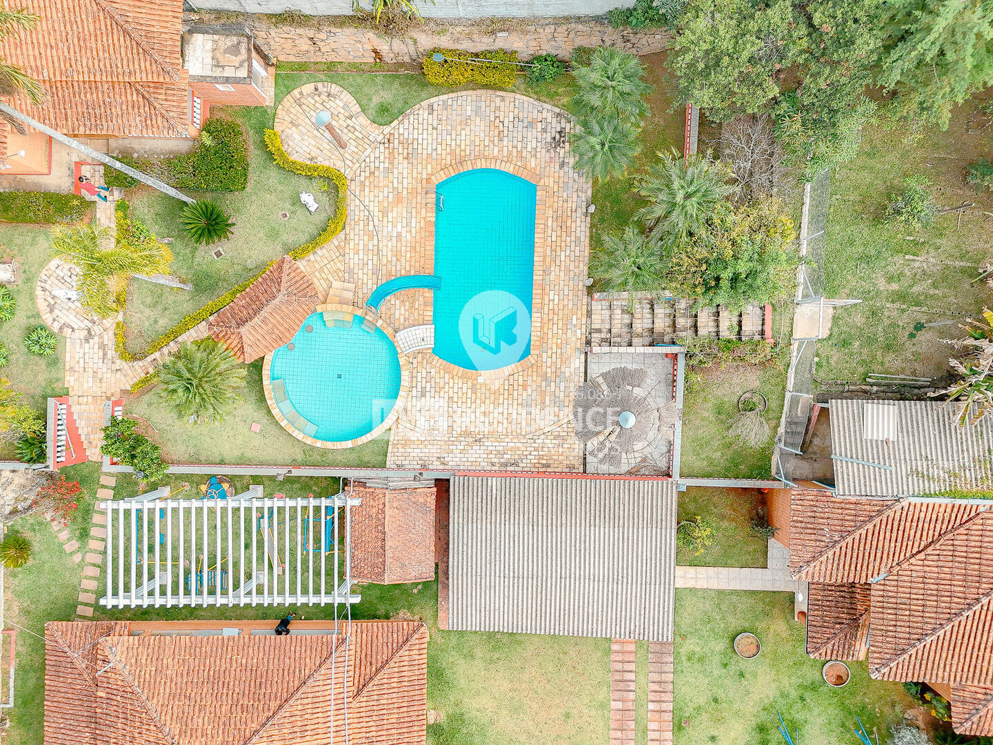 Casa à venda com 5 quartos, 426m² - Foto 9