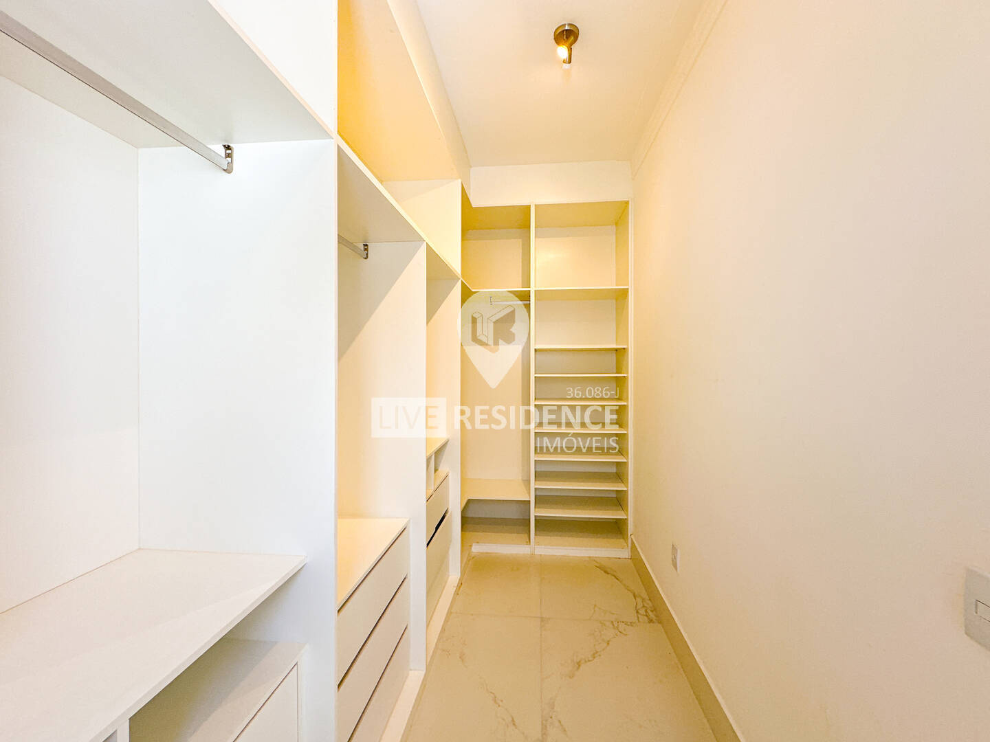 Casa à venda com 3 quartos, 200m² - Foto 11