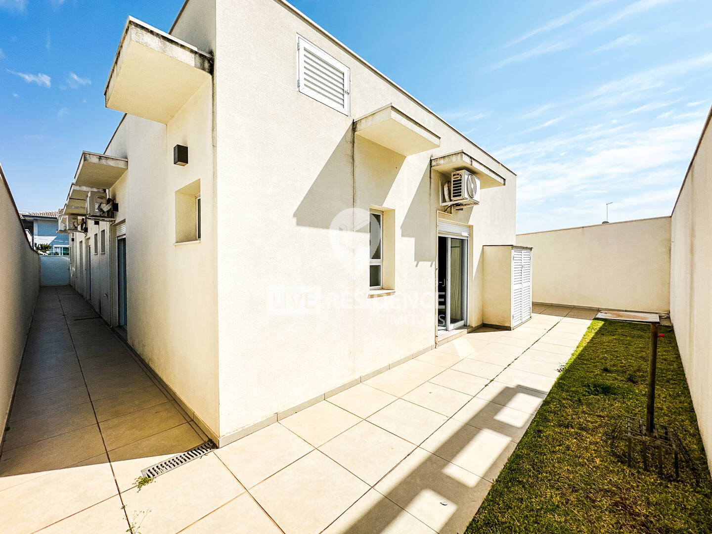 Casa à venda com 3 quartos, 200m² - Foto 2