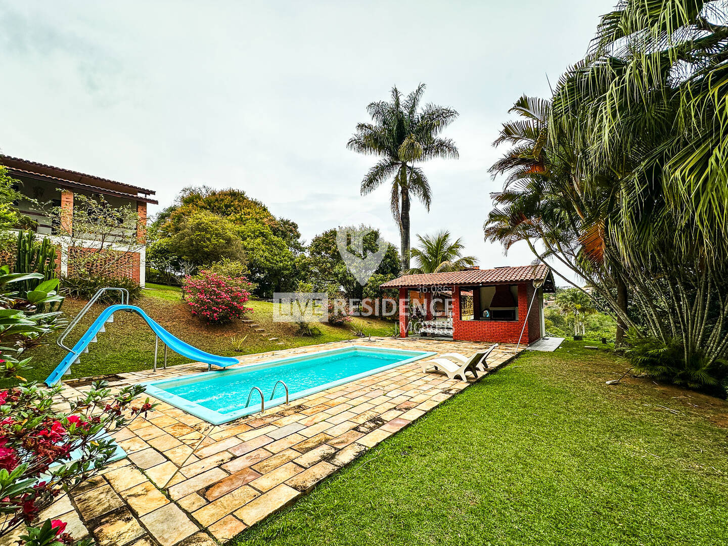 Casa à venda com 3 quartos, 232m² - Foto 9