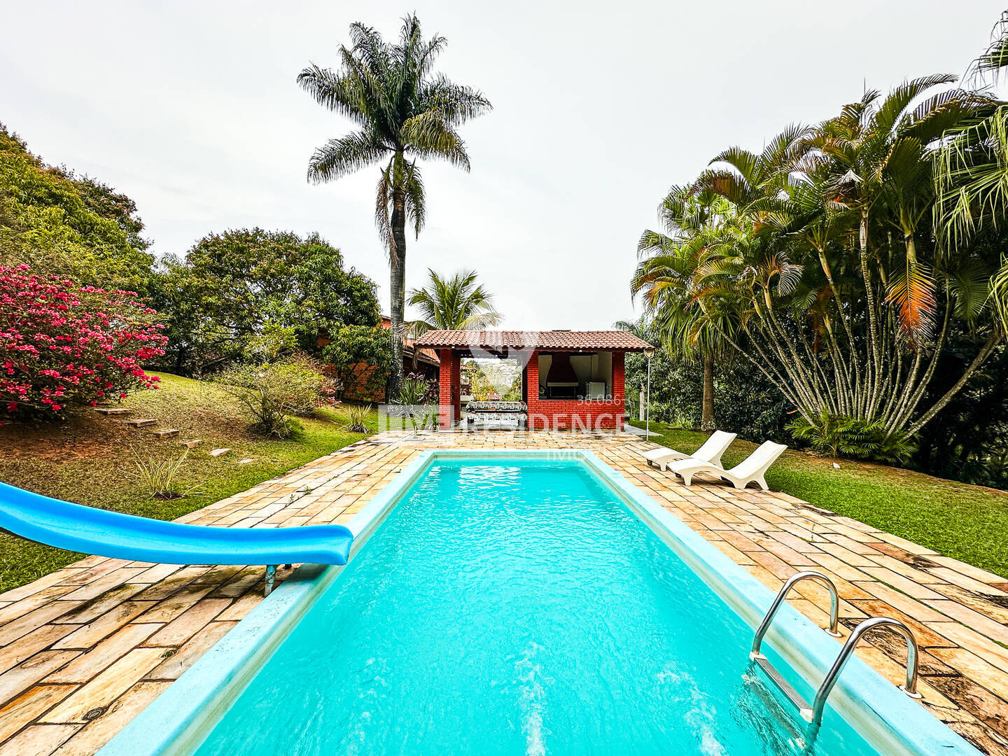Casa à venda com 3 quartos, 232m² - Foto 8