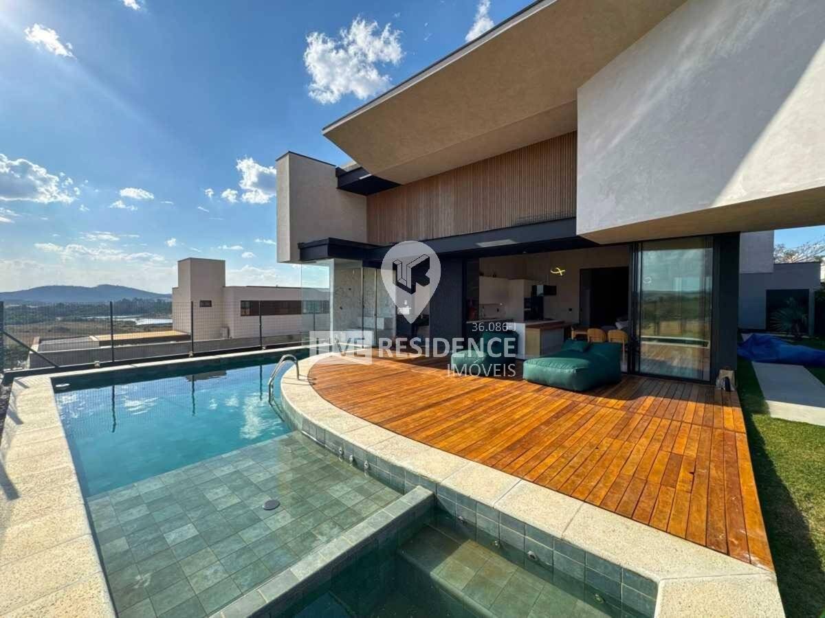 Casa à venda com 3 quartos, 272m² - Foto 1