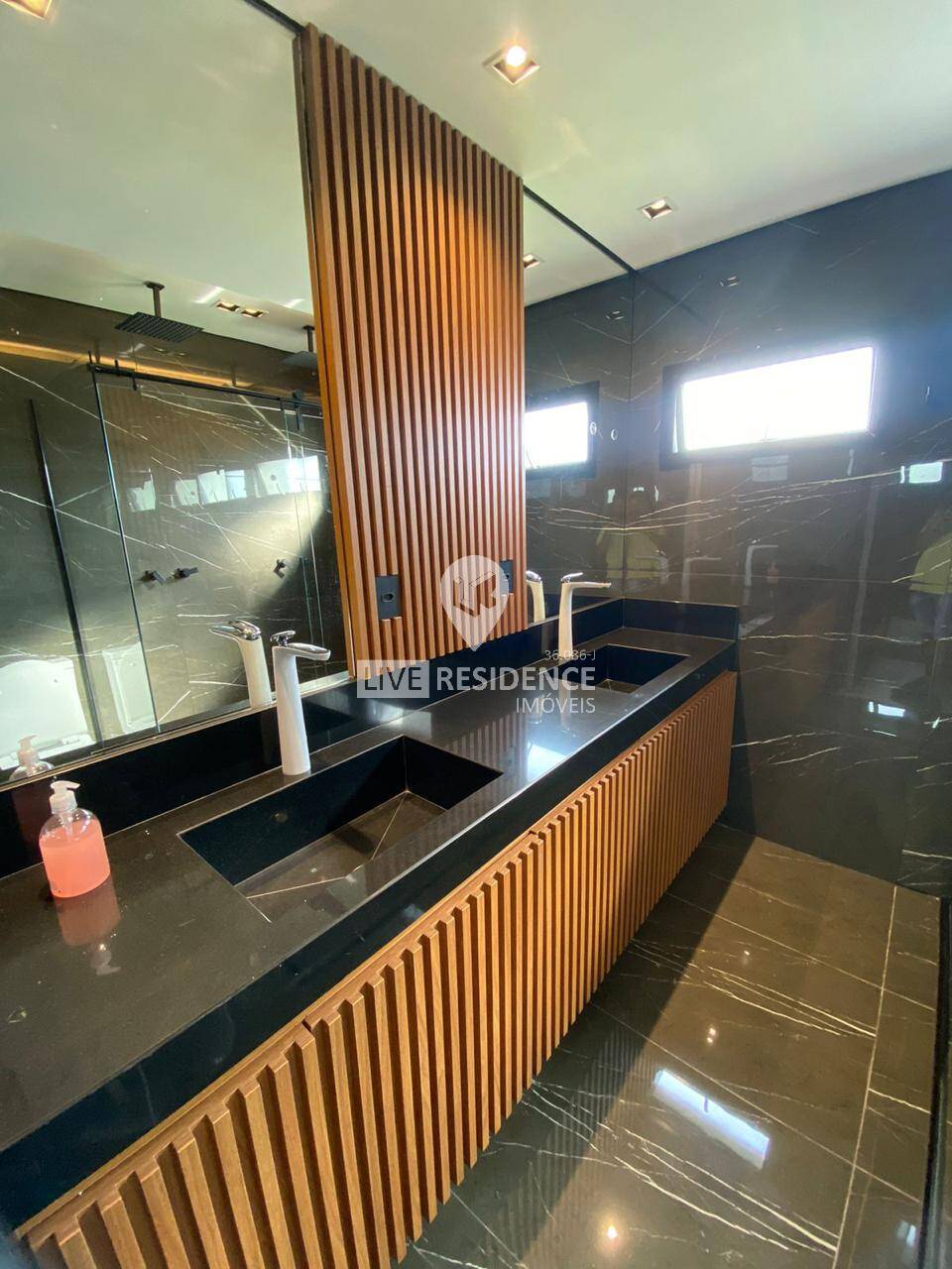 Casa à venda com 3 quartos, 272m² - Foto 3