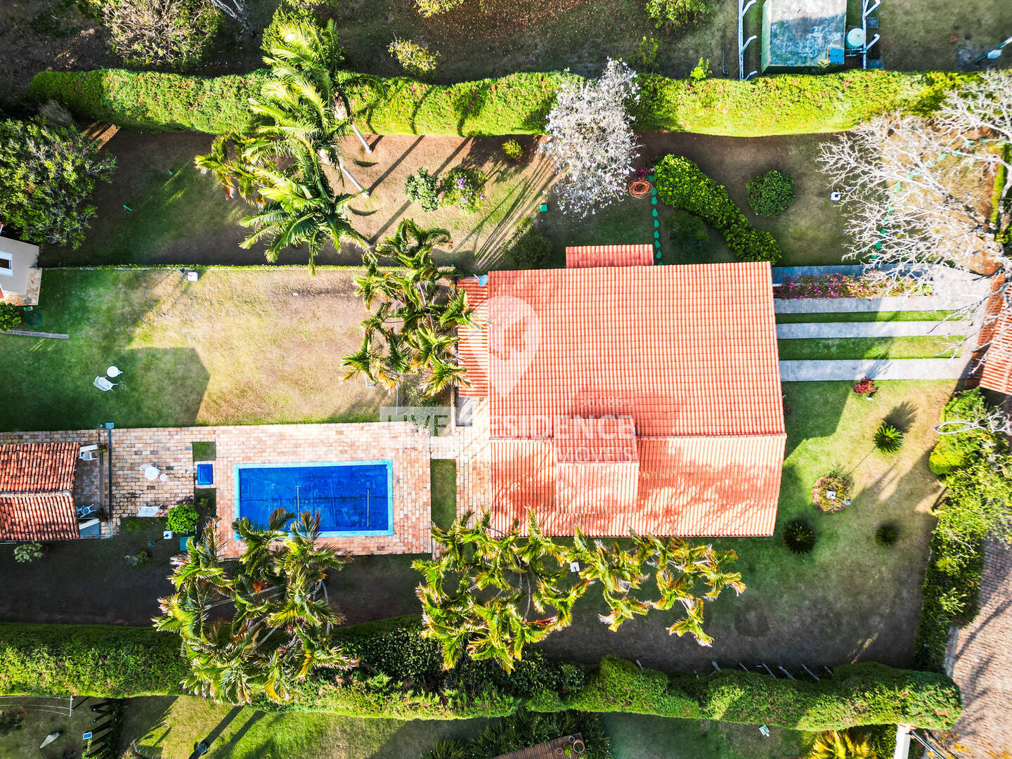 Casa à venda com 3 quartos, 274m² - Foto 1