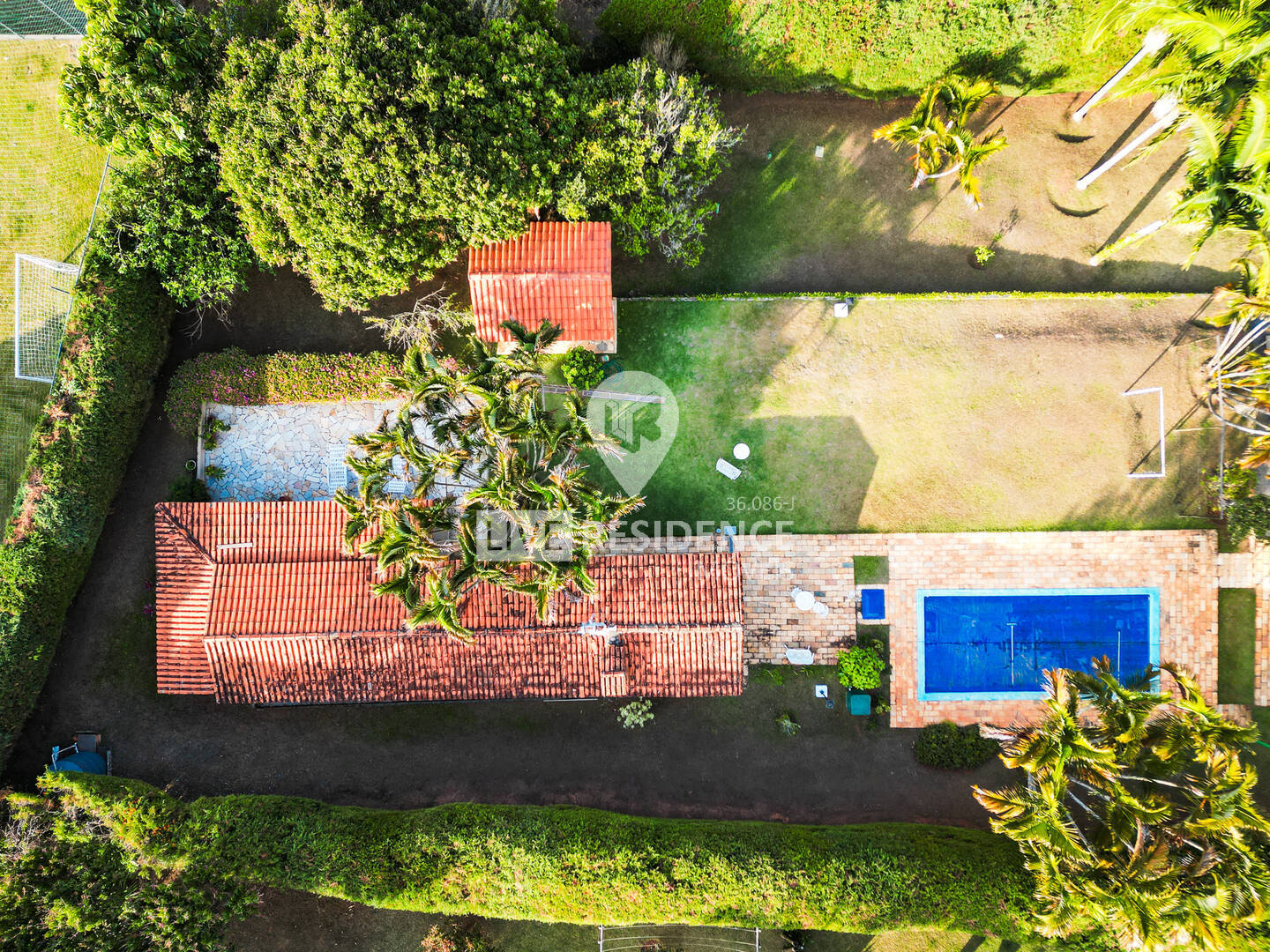 Casa à venda com 3 quartos, 274m² - Foto 2