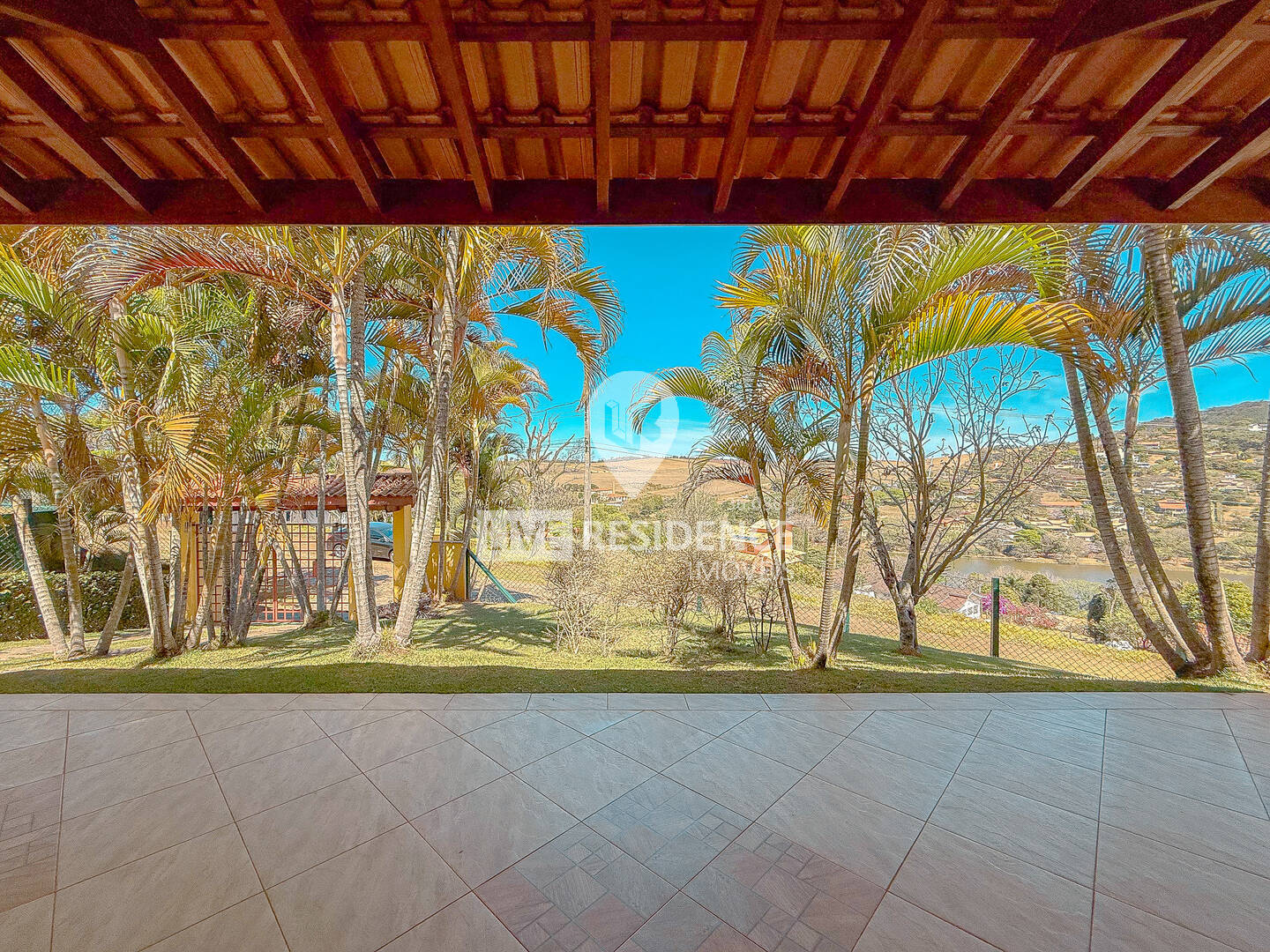 Casa à venda com 4 quartos, 600m² - Foto 3