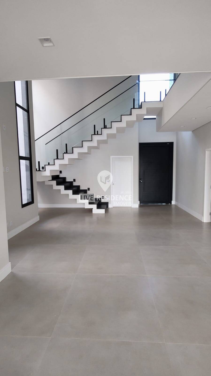 Casa à venda com 3 quartos, 228m² - Foto 2