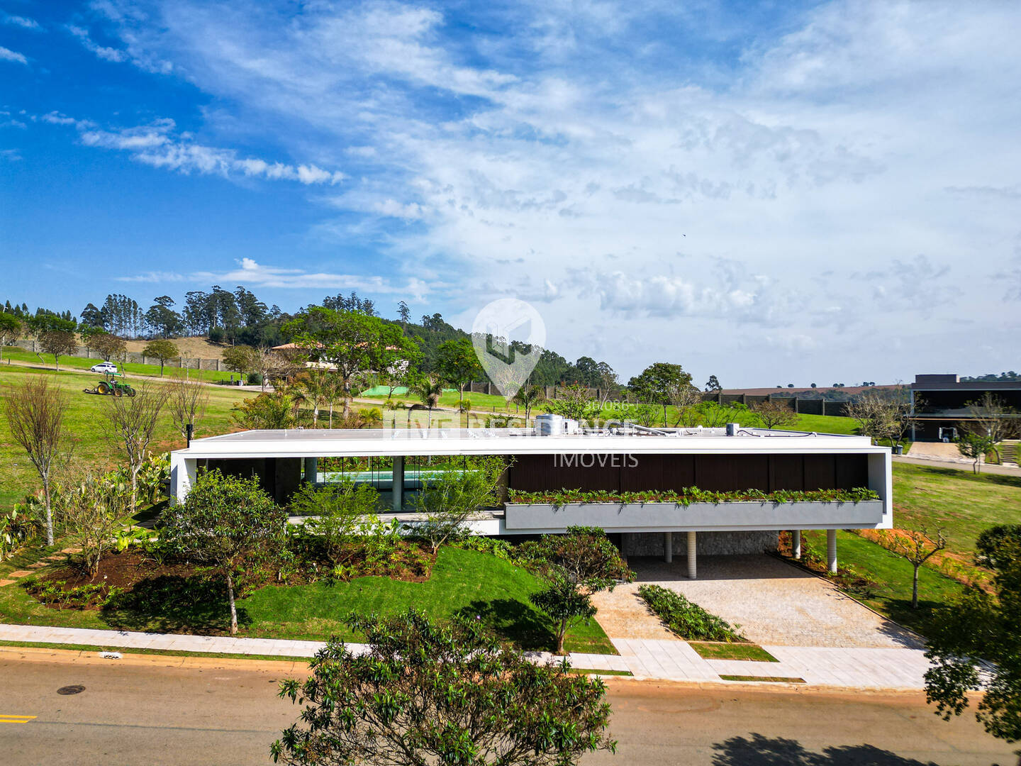 Casa à venda com 4 quartos, 654m² - Foto 2