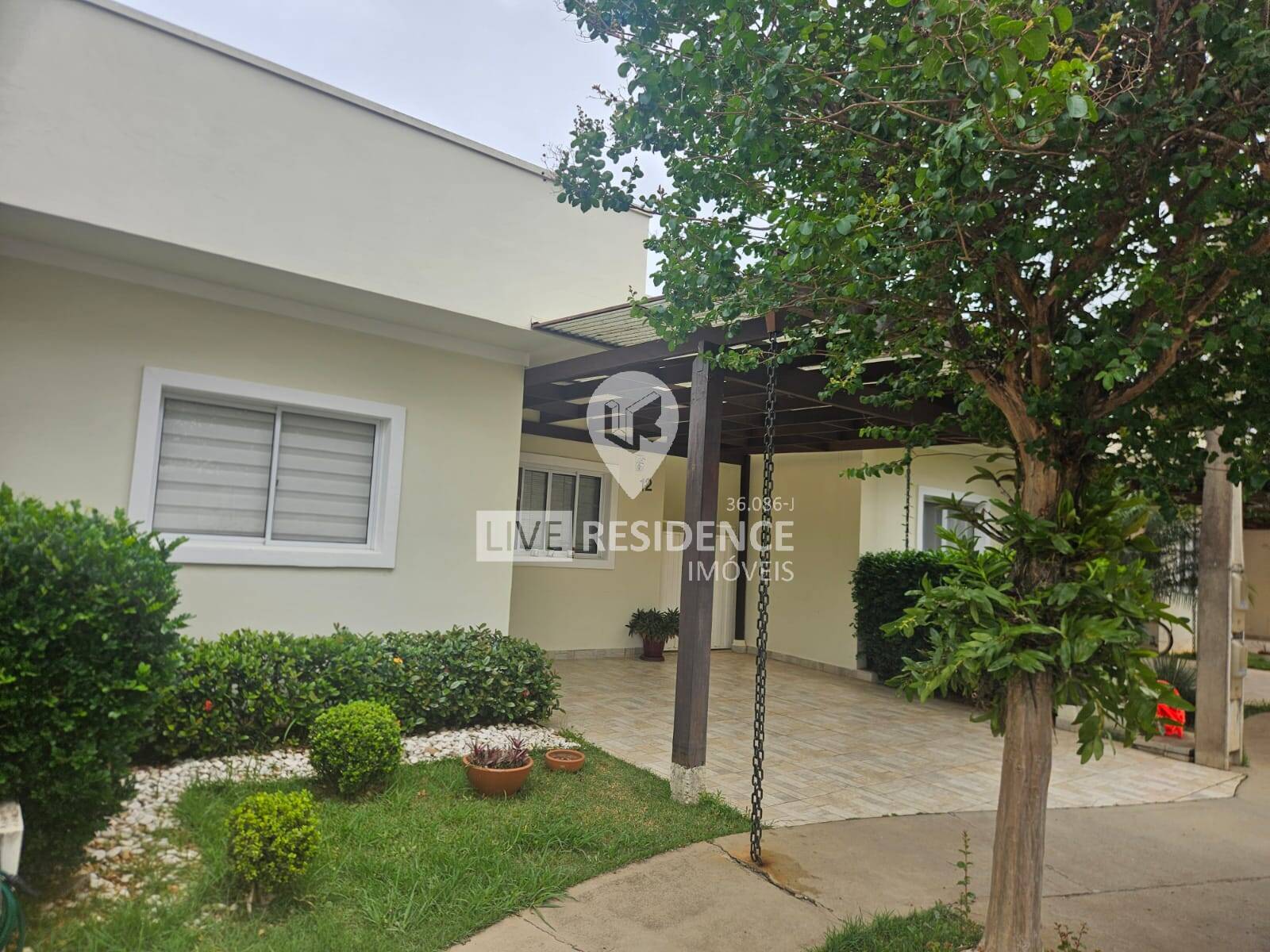 Casa à venda com 3 quartos, 74m² - Foto 1